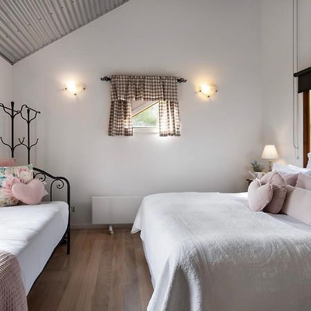 French Cottage デイルスフォード エクステリア 写真